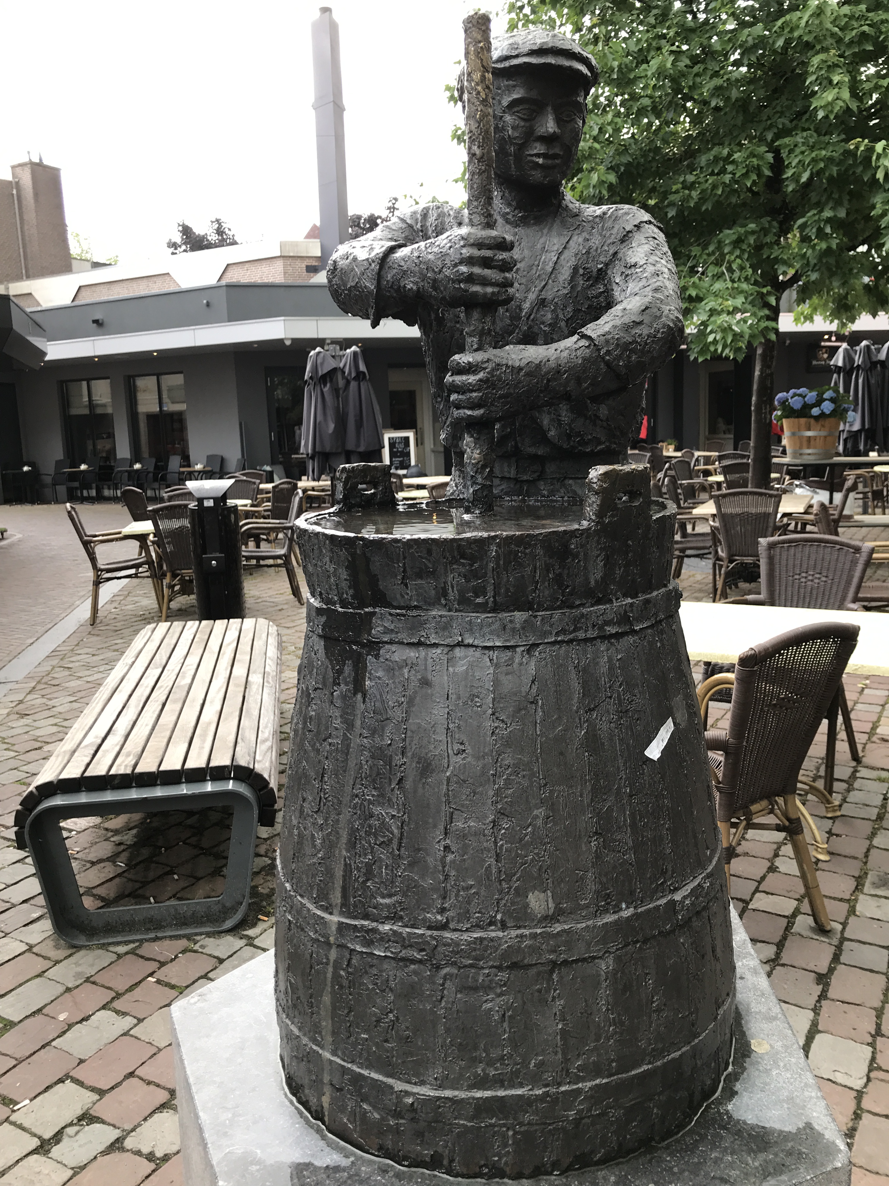 Karner met karnton kunstwerk ingezoomd