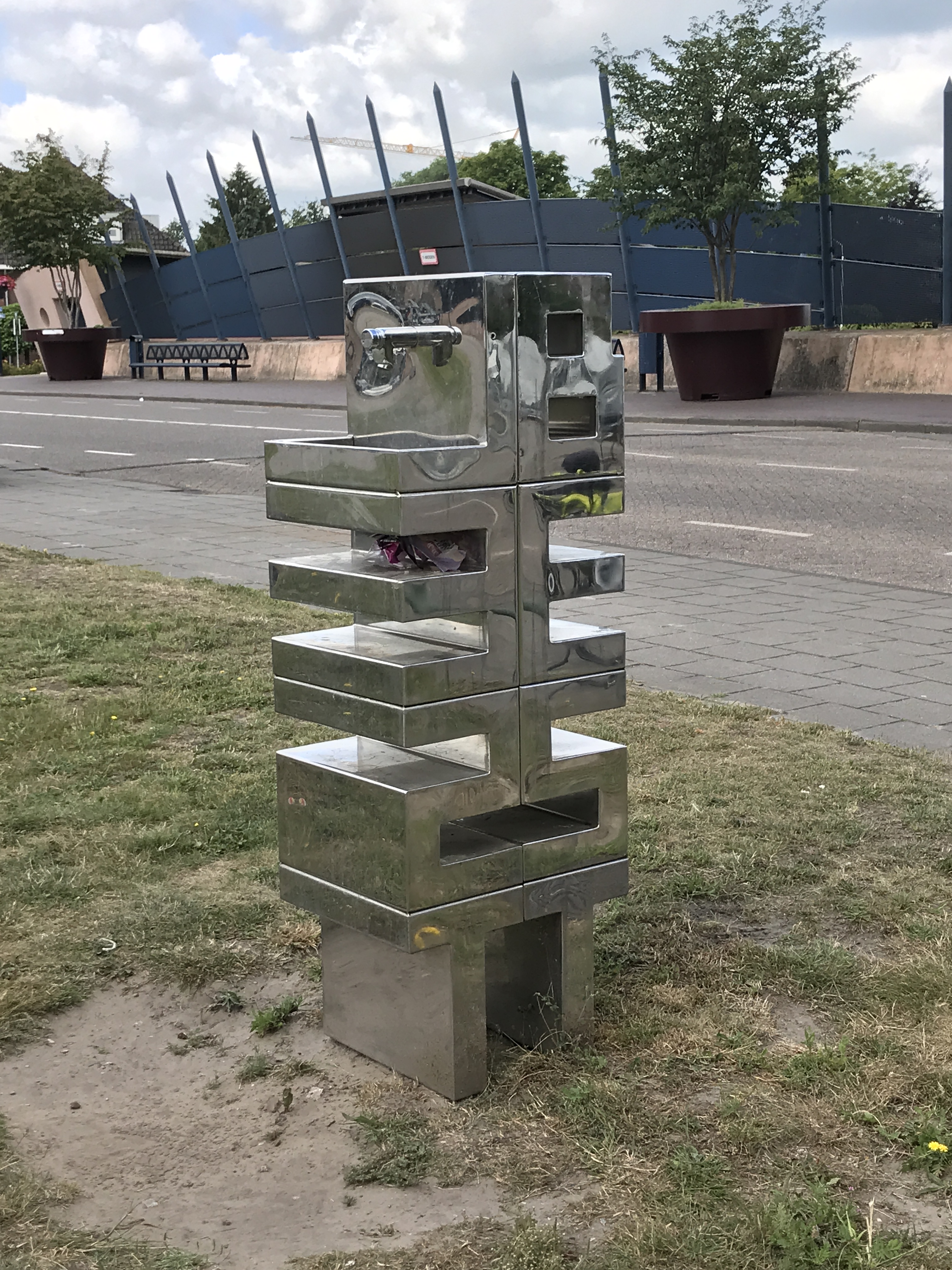 Lest Best ingezoomd kunstwerk in zilveren kleur