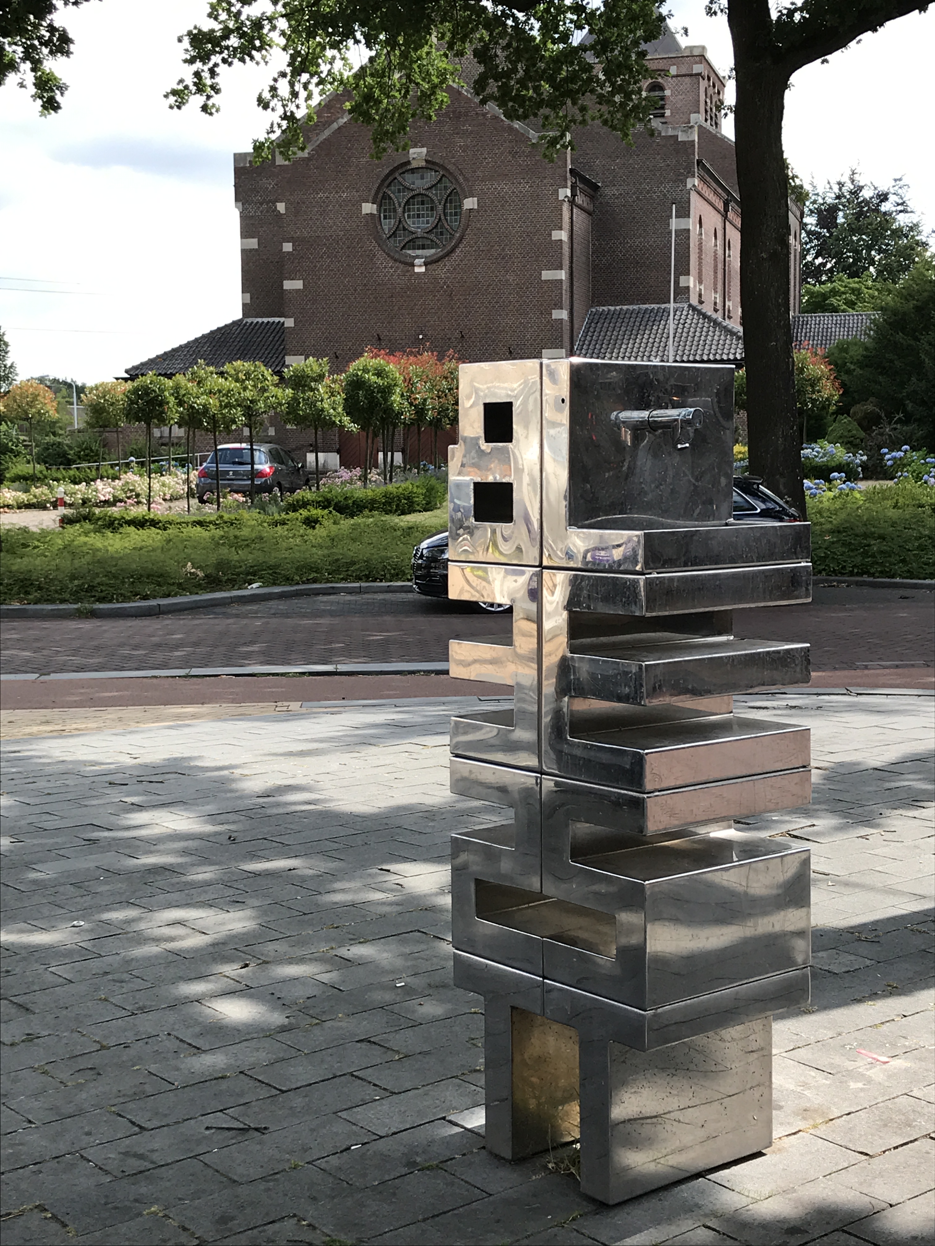 Lest Best fontein Wilhelminaplein zijaanzicht
