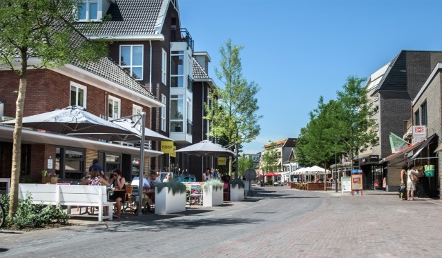 Terrassen en winkels in het centrum van Best