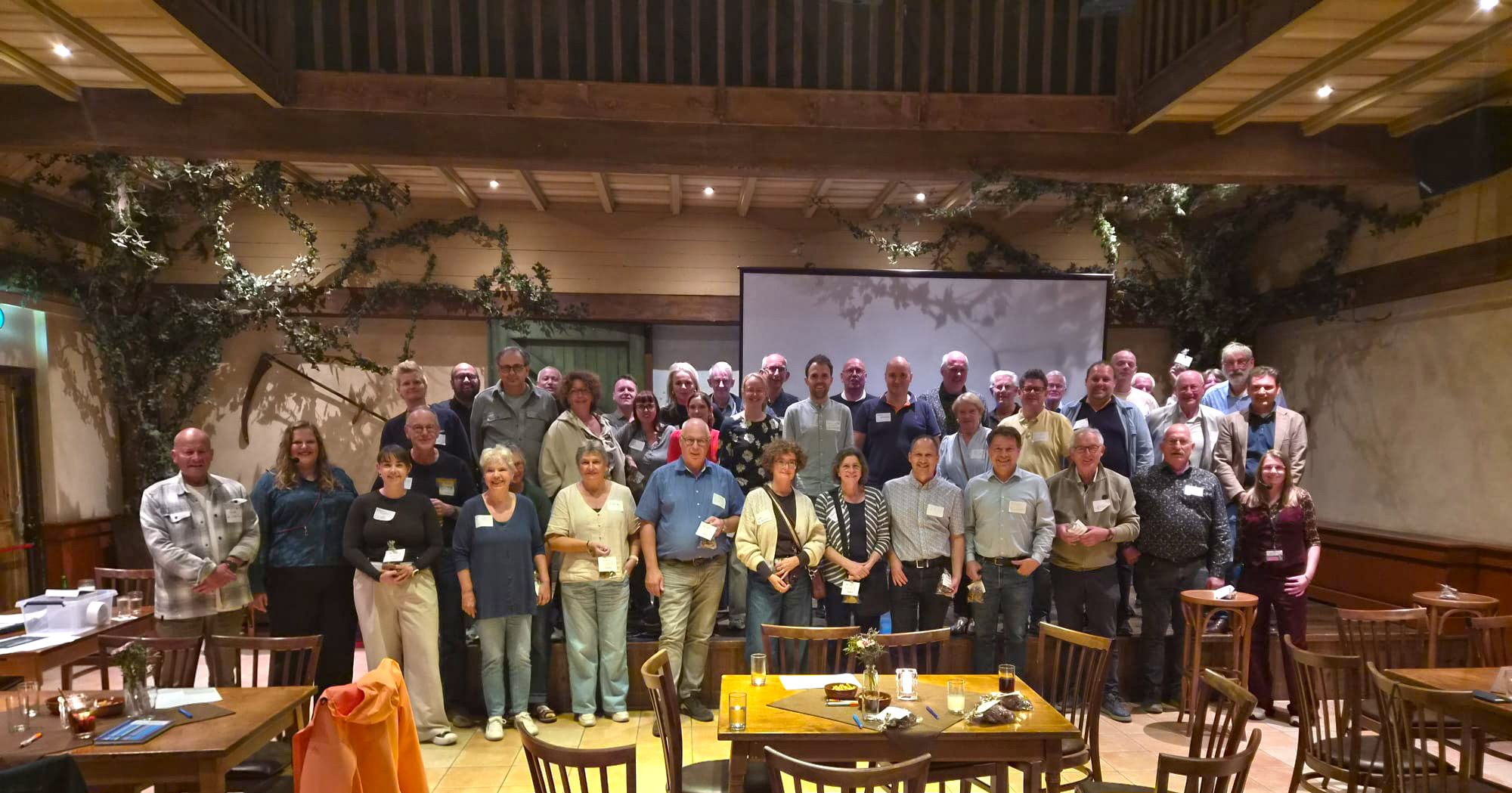 Groepsfoto met leden van de bewonersnetwerken van Oirschot en Best